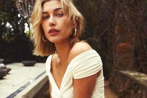 Η sexy φωτογραφία της Hailey Baldwin