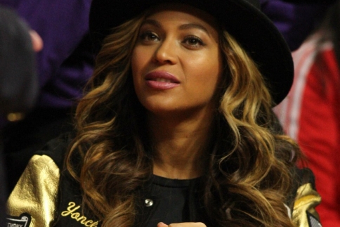 Το τέλειο χτένισμα της Beyonce είναι κατάλληλο για το γήπεδο