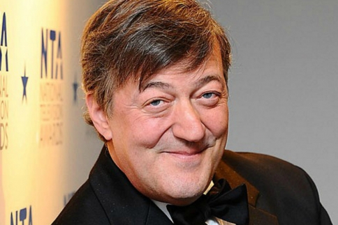 O διάσημος κωμικός Stephen Fry παντρεύτηκε τον 27χρονο σύντροφό του!