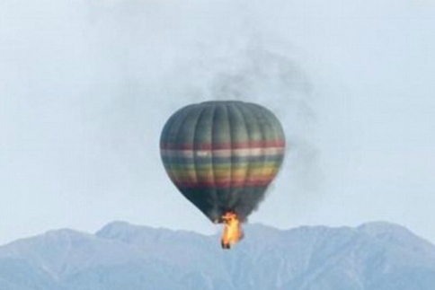 Σοκ στον αέρα! Oι πρώτες φωτογραφίες από το δυστύχημα με το αερόστατο 