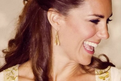 Τέλεια! Τα αγαπημένα σκουλαρίκια της Kate Middleton που μπορείς να αγοράσεις κι εσύ