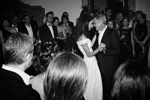 Οι φωτογραφίες που δεν έχεις δει από το γάμο Clooney- Alamuddin