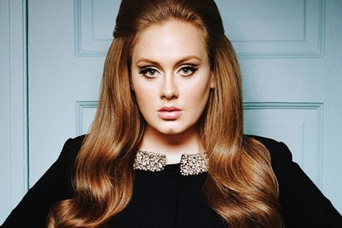 Hello : Άκου το νέο 6λεπτο μαγικό τραγούδι της Adele 