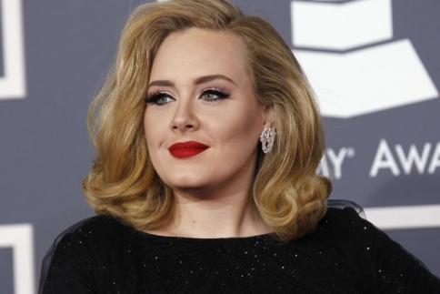 Η επική απάντηση της Adele για το διαζύγιο Jolie-Pitt (video)