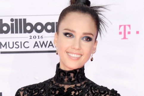 Billboard 2016: Κάνε κι εσύ το beauty look της Jessica Alba!
