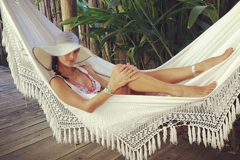 Alessandra Ambrosio: Non Stop… διακοπές από το sexy super model!