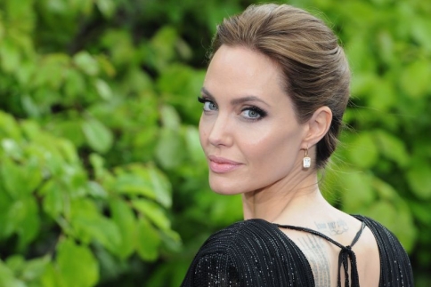 H Angelina Jolie γίνεται καθηγήτρια!