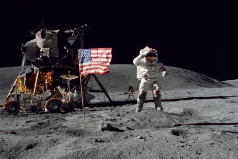 Apollo 11: Οι θεωρίες συνωμοσίας για την προσελήνωση στο φεγγάρι το 1969