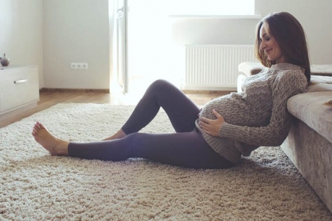 22 απορίες που δεν πρέπει να γκουγκλάρεις αν είσαι έγκυος