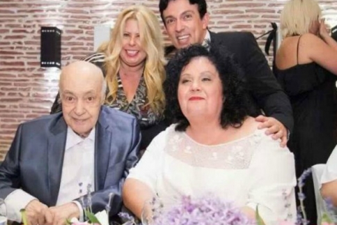 Ανδρέας Μπάρκουλης: Ντύθηκε γαμπρός στα 79 του χρόνια 