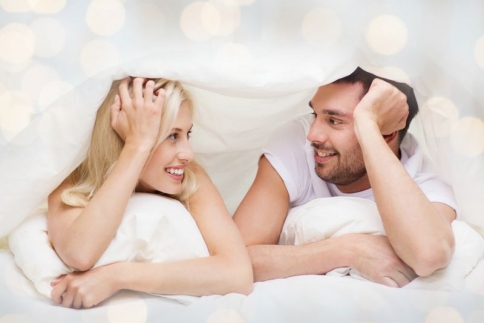 7 θέματα που είναι καλύτερο να τα συζητάτε στο κρεβάτι    