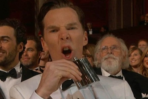 Benedict Cumberbatch: To ποτό στα Oscars!