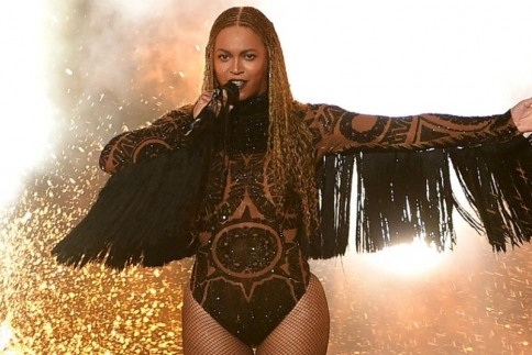 Beyonce εσύ superstar! Μάγεψε με την παρουσία της στα Bet Awards!