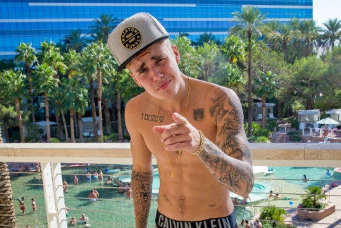 O Justin Bieber στη Σαντορίνη! (Photos) - Κεντρική Εικόνα