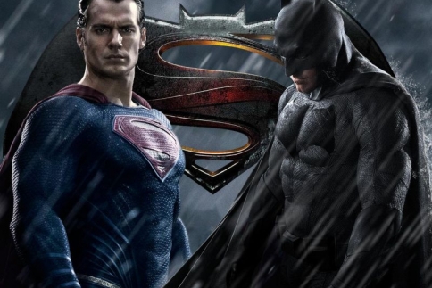 Spoiler Alert: Σκοτώνει ο Batman τον Superman στη νέα ταινία;