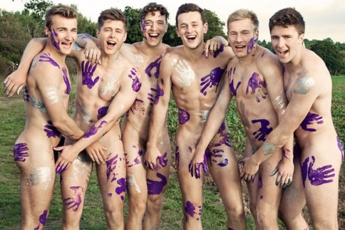 Aγόρια στον ήλιο! Το γυμνό ημερολόγιο των Warwick Rovers είναι best seller ήδη