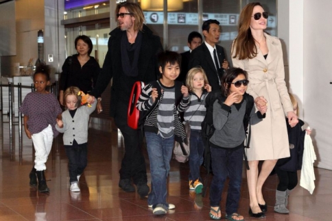 Brad Pitt- Angelina Jolie: Υιοθετούν και έβδομο παιδί!