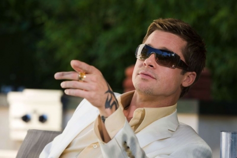 Εξομολογήσεις ενός άντρα: Γιατί κρύβουμε όλοι μας έναν Brad Pitt