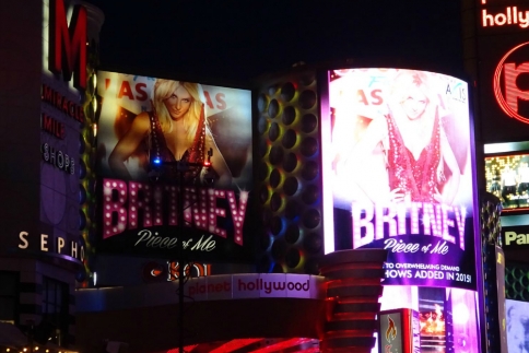 Britney Spears: Όλο το Las Vegas γέμισε με αφίσες της