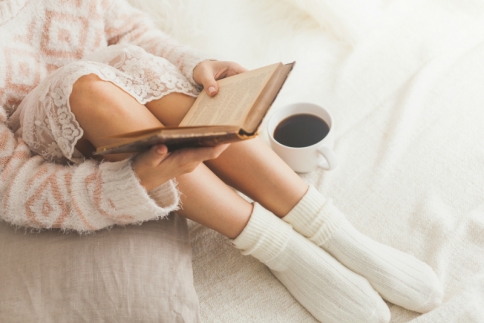 Η Κατερίνα Τσεμπερλίδου προτείνει Ρόμπιν Σάρμα, δύο βιβλία αυτοβοήθειας για να διαβάζεις κάθε πρωί