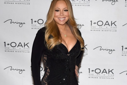 Mariah Carey : Σε ρόλο θεάς Αθηνάς στο νέο Game Of War