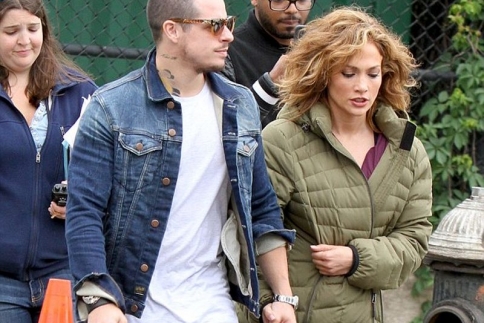 Jennifer Lopez: Χέρι-Χέρι με τον Casper Smart