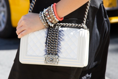 Δεν μπορείς να αγοράσεις Chanel ; Κανένα πρόβλημα! Affordable τσάντες για να αντιγράψεις τις διάσημες blogger χωρίς να είσαι fake!