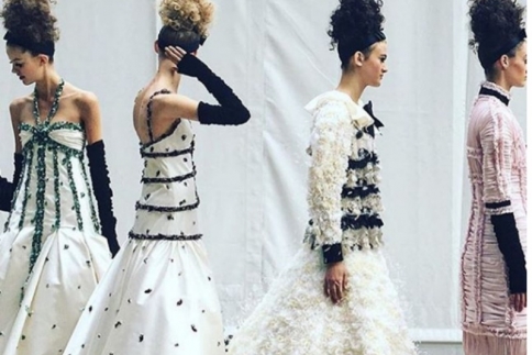 Haute Couture Week: Η Chanel μας βάζει στα backstage της νέας της συλλογής φθινόπωρο/χειμώνας 2016