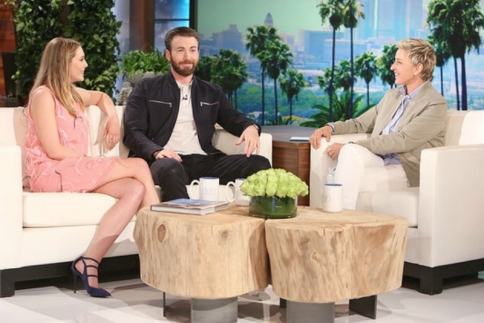 O Chris Evans έχει το ρυθμό μέσα του! Χορεύει Beyonce και έχει πολλή πλάκα!