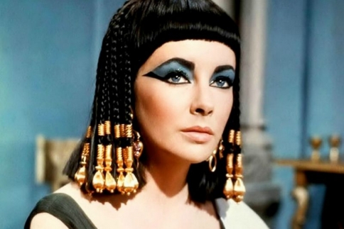 Elizabeth Taylor: Όταν ξεσήκωνε το κοινό ως Cleopatra!