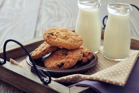 Light συνταγή: Cookies με σταφίδες, ηλιόσπορο, κανέλα και καρύδια