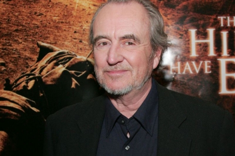 Wes Craven : Πέθανε ο σκηνοθέτης του Εφιάλτη στο Δρόμο με τις Λεύκες