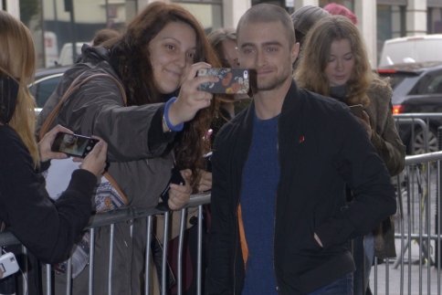 Harry Potter εσύ; Ο Daniel Radcliffe ξύρισε το μαλλί γουλί 