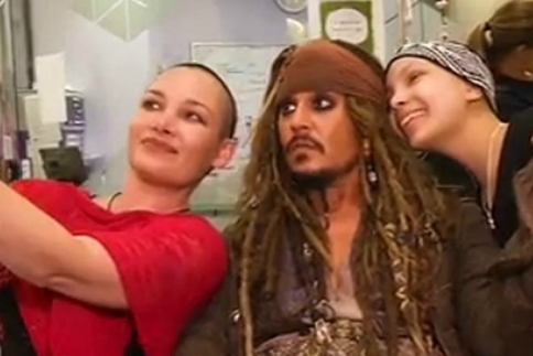 Ο Johnny Depp κυκλοφορεί ως Jack Sparrow για καλό σκοπό!