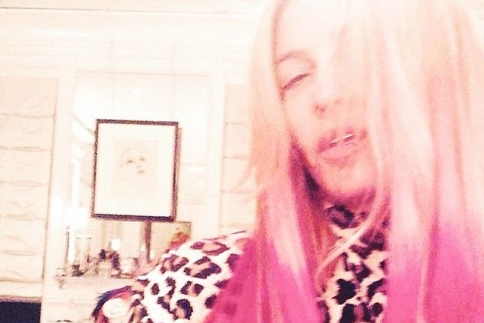 Madonna: Έβαψε τα μαλλιά της ροζ!