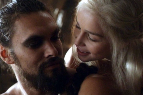 Emilia Clarke: Αποκαλύπτει όσα έγιναν στην σκηνή sex με τον Jason Momoa