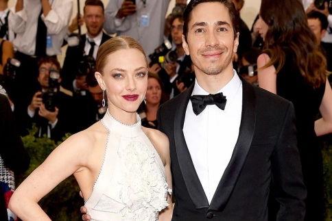 Amanda Seyfried : Χώρισε μετά από δυο χρόνια σχέσης με τον Justin Long