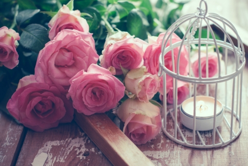 Ρεπορτάζ Αγοράς: Floral αντικείμενα για να φέρεις την άνοιξη στο σπίτι σου!
