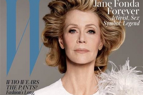 Jane Fonda: Λαμπερή στα 77 της στο πρωτοσέλιδο του W