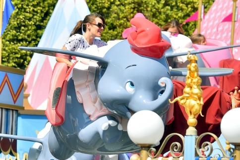 Jennifer Garner: Διασκέδασε σαν μικρό παιδί στην Disneyland