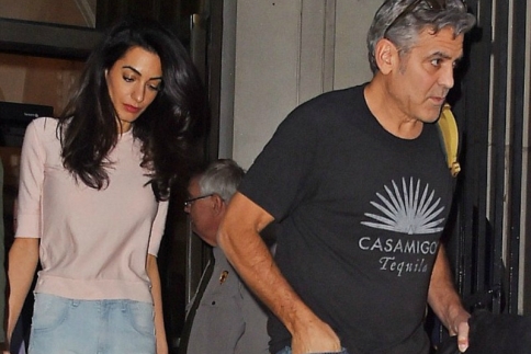 Ο George Clooney υποδέχτηκε τα πεθερικά του στη δουλειά μετά χαράς