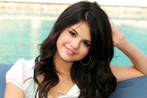 Selena Gomez: Γυμνή στο ντουζ της!