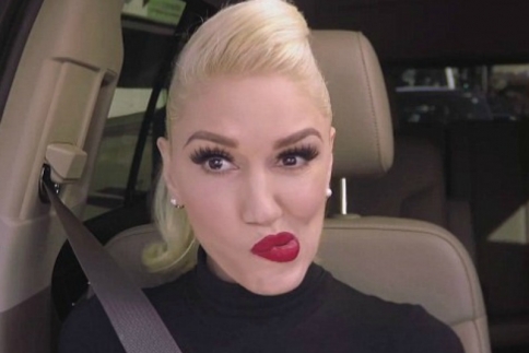 A-list celebrities: George Clooney και Julia Roberts έκαναν έκπληξη στην Gwen Stefani και τραγούδησαν όλοι μαζί karaoke 