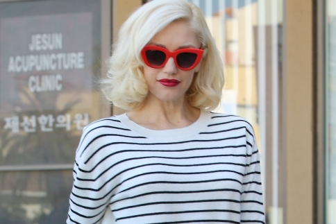 Gwen Stefani: Συνδύασε τα γυαλιά με το κραγιόν σου