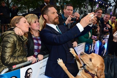 Tom Hardy : Πήγε στην πρεμιέρα της νέας του ταινίας με τον σκύλο του!