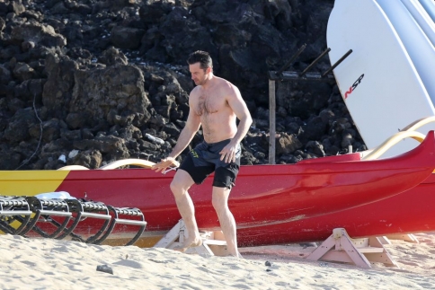 Ηugh Jackman: Ο sexy… Wolverine στην παραλία