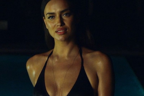 Η Irina Shayk είναι μοιραία γυναίκα στο νέο video clip του Marc Anthony