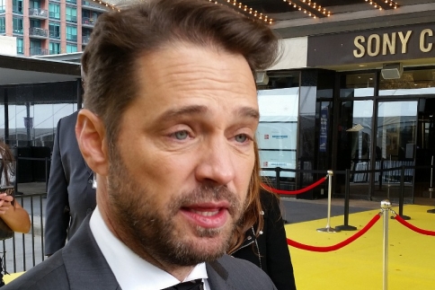 Jason Priestley: Έπεσε από το άλογο και μπήκε στο νοσοκομείο