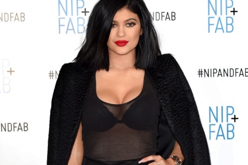 Kylie Jenner: Έχει κάνει πλαστική στα οπίσθια της;
