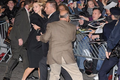H Jennifer Lawrence και το εξαγριωμένο πλήθος!